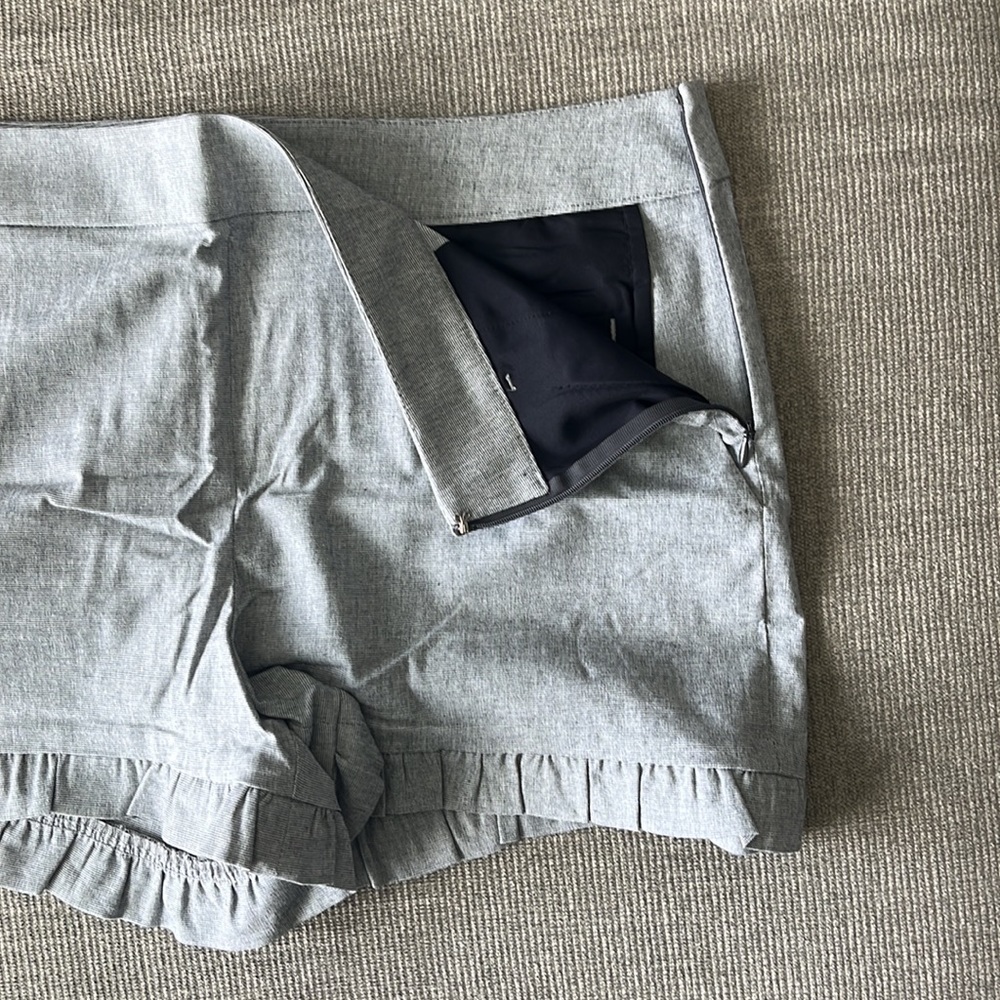 LOFT Ruffle Short - Picture 3 of 5